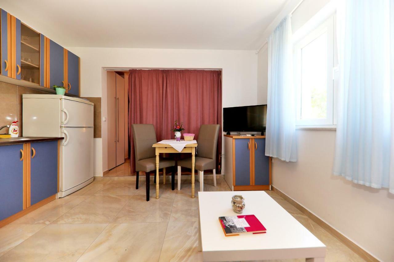 Apartments Anka รทินา ภายนอก รูปภาพ