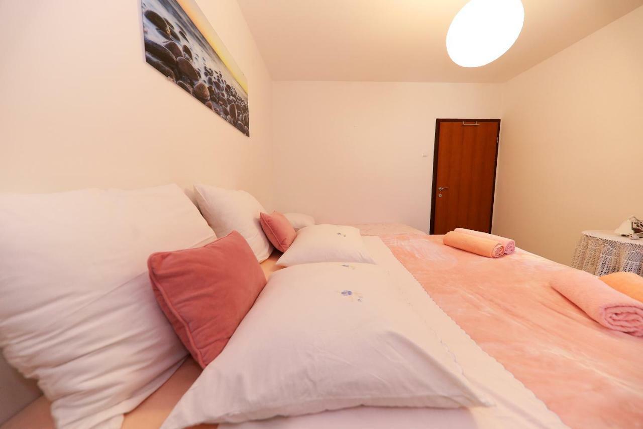 Apartments Anka รทินา ภายนอก รูปภาพ