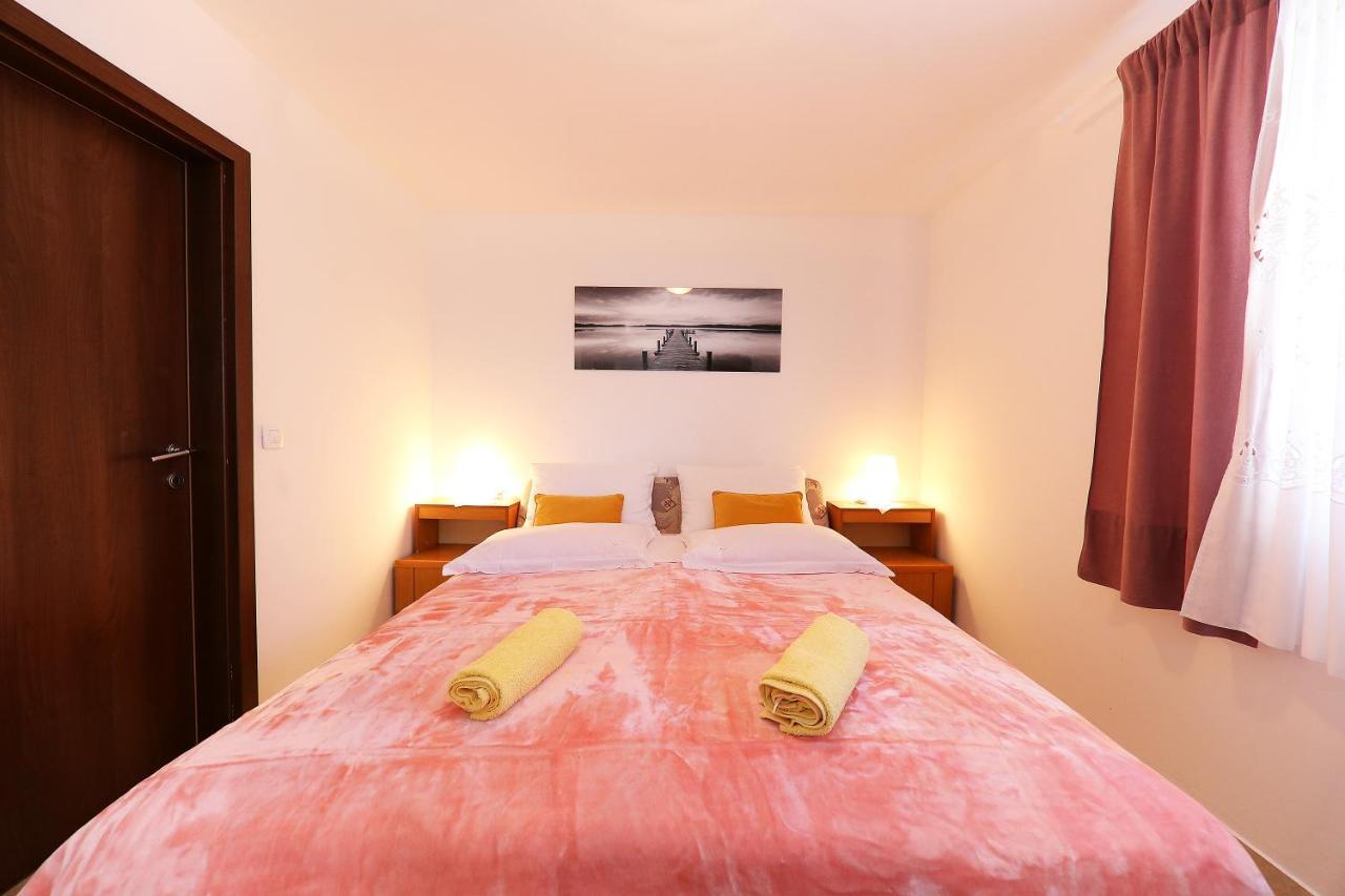 Apartments Anka รทินา ภายนอก รูปภาพ