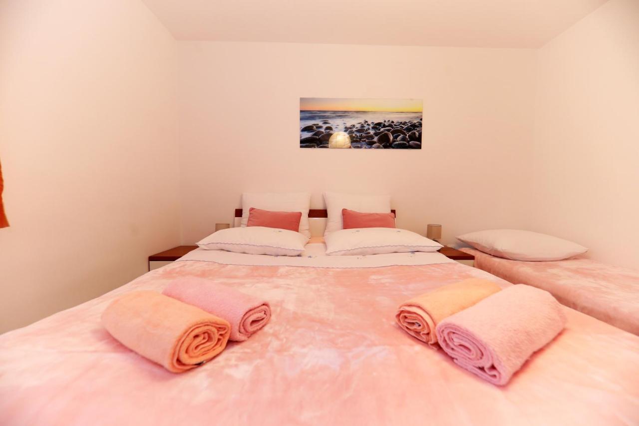 Apartments Anka รทินา ภายนอก รูปภาพ